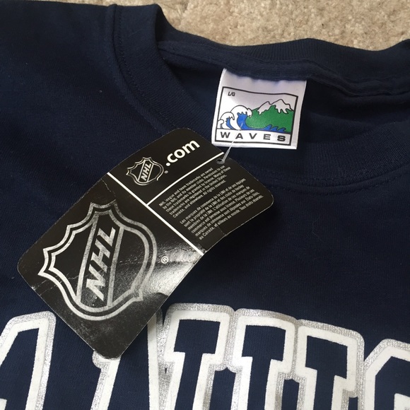 LAST CALL NWT Canucks hockey NHL T shirt - size Lg - Picture 2 of 5